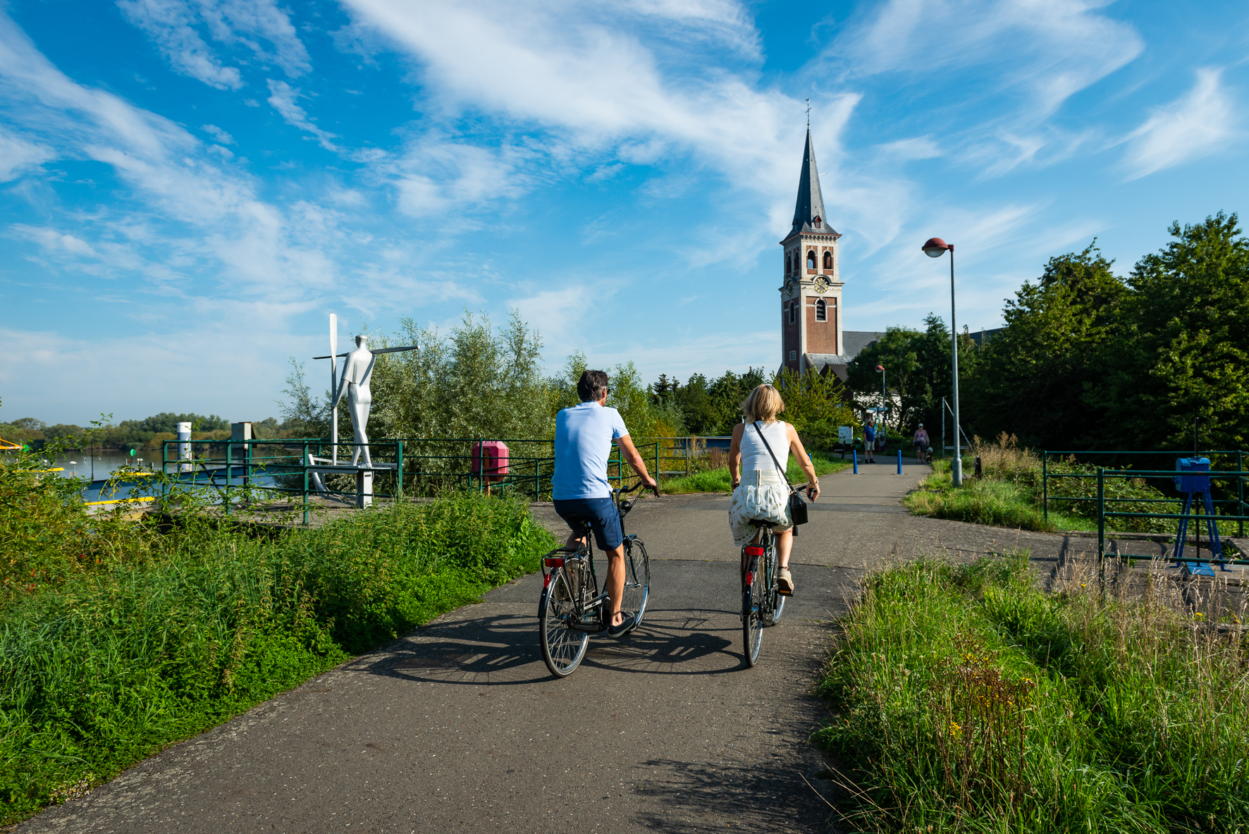 Fietsers in Sint-Amands ©MieDeBacker